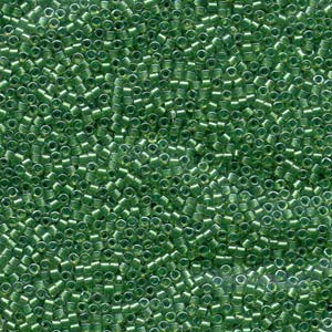 11/0 – Miyuki Delica - 5g – Sparkling Lt Green Lined Chartreuse – DB916