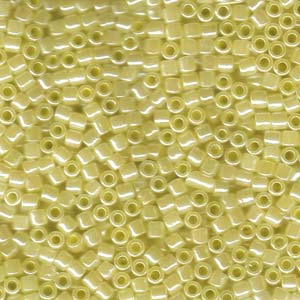 8/0 – Miyuki Delica - 5g Bag – Lined Crystal Pale Yellow Luster – DBL0232