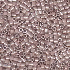 8/0 – Miyuki Delica 5g – Opaque Pink Champagne Ceylon – DBL1535