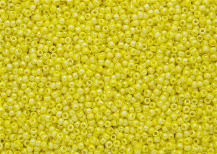 11/0 Toho Seed Beads - 10g Bag β Opaque Rainbow Dandelion