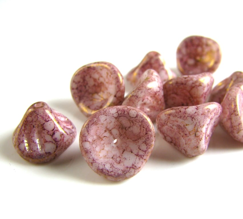 8x10mm Vintage Flower Bead – Lavender Picasso