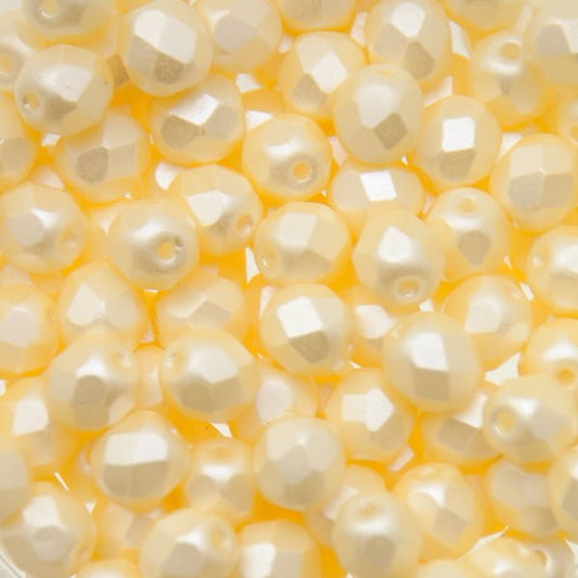 3mm Czech Fire Polish – 02010/25039 – Pastel Cream x 100
