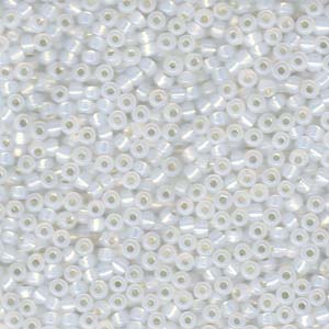 8/0 Miyuki Seed Beads - 25g Bag – Gilt Lined Opal – Colour 551