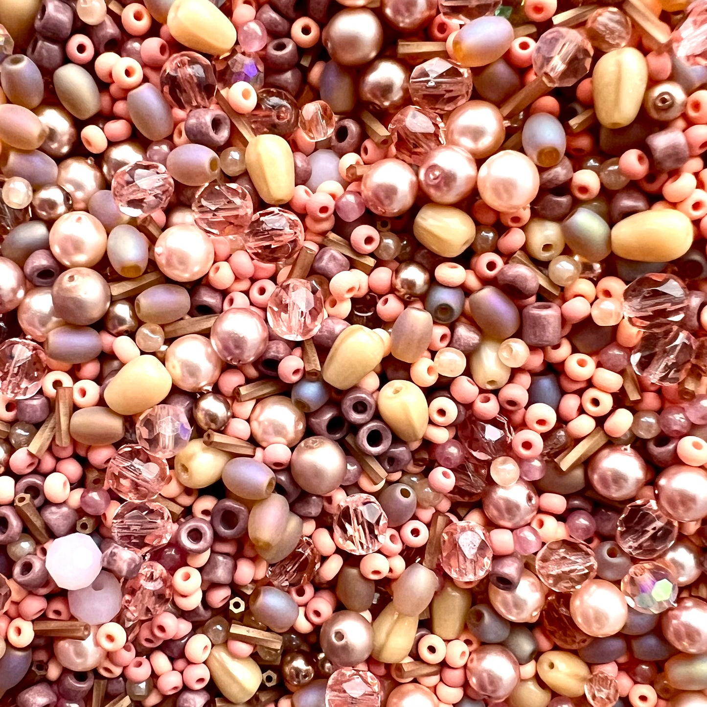 Peach Almond - Colour Of The Year 2026 - Exclusive Bead Mix