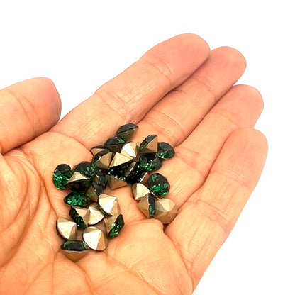 Aurora Pointy Back Chaton (C1028) SS39 – 8mm – Emerald – Pack of 2