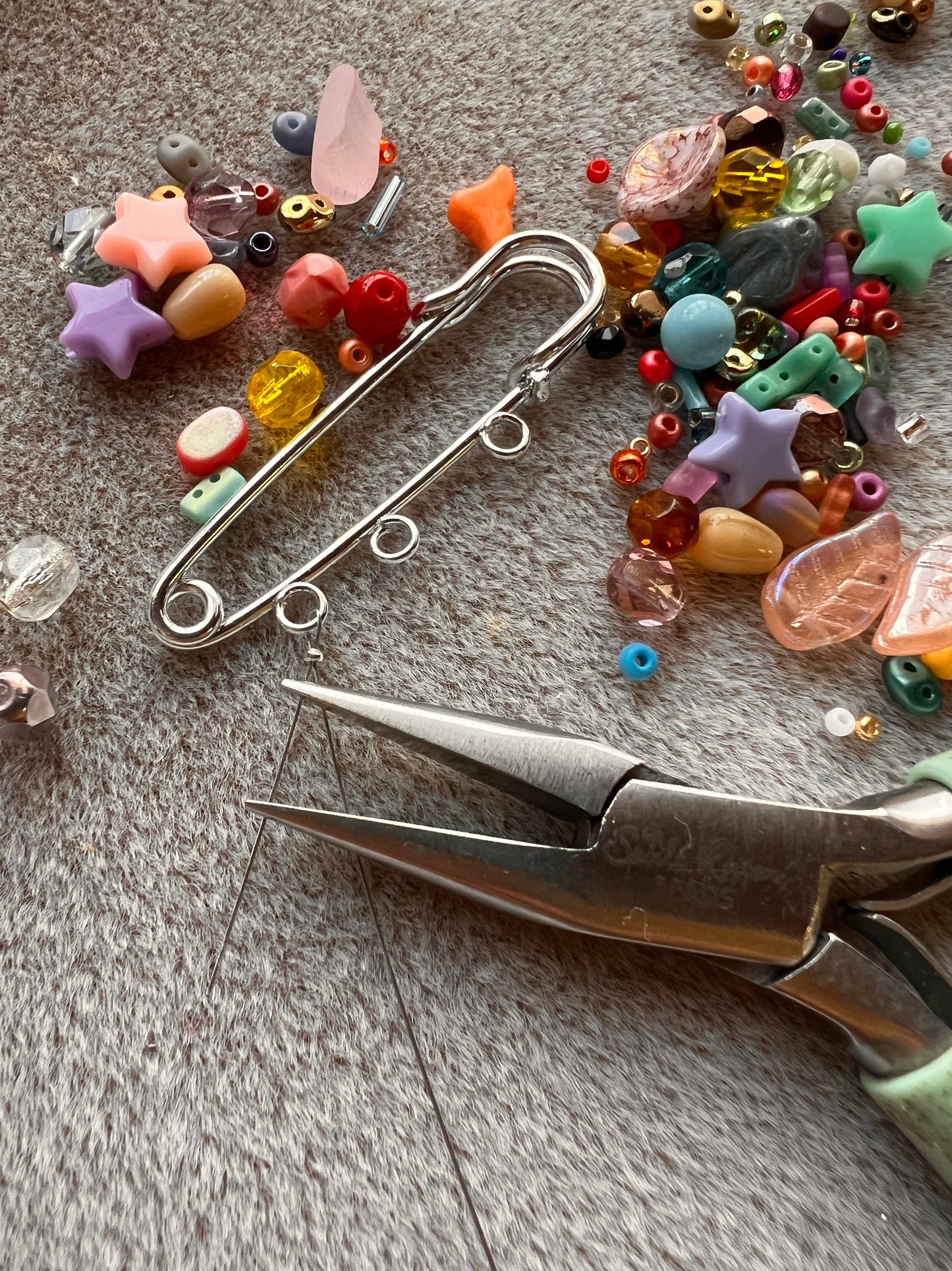 Bead Soup Kitsch Mix Kilt Pin Brooch - Limited Edition Project Bundle