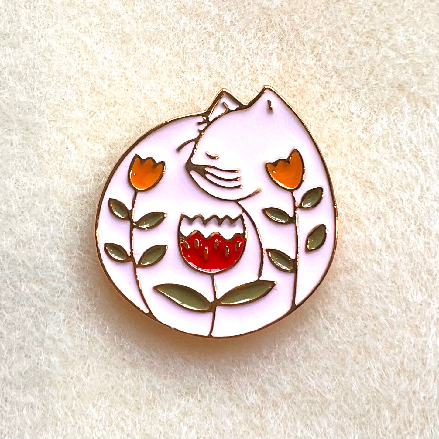 White Cat Magnetic Needle Safe - 'Fluffy'