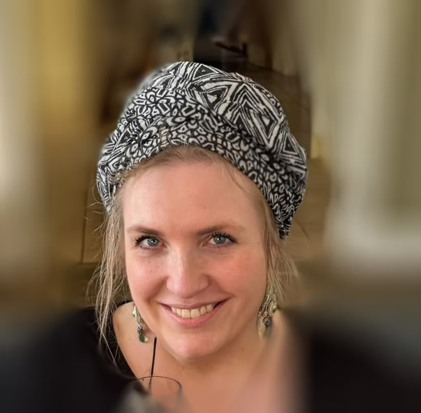 Miriam Shimon headshot